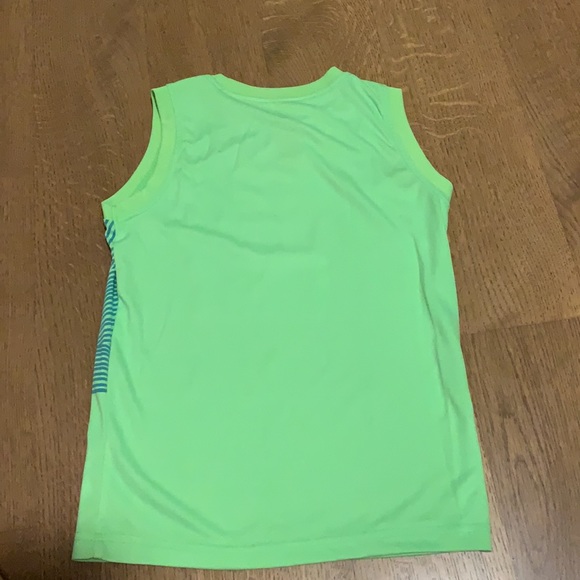 workout shirt - Picture 2 of 2